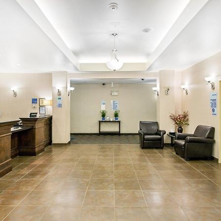 Ramada By Wyndham Prince Albert Buitenkant foto