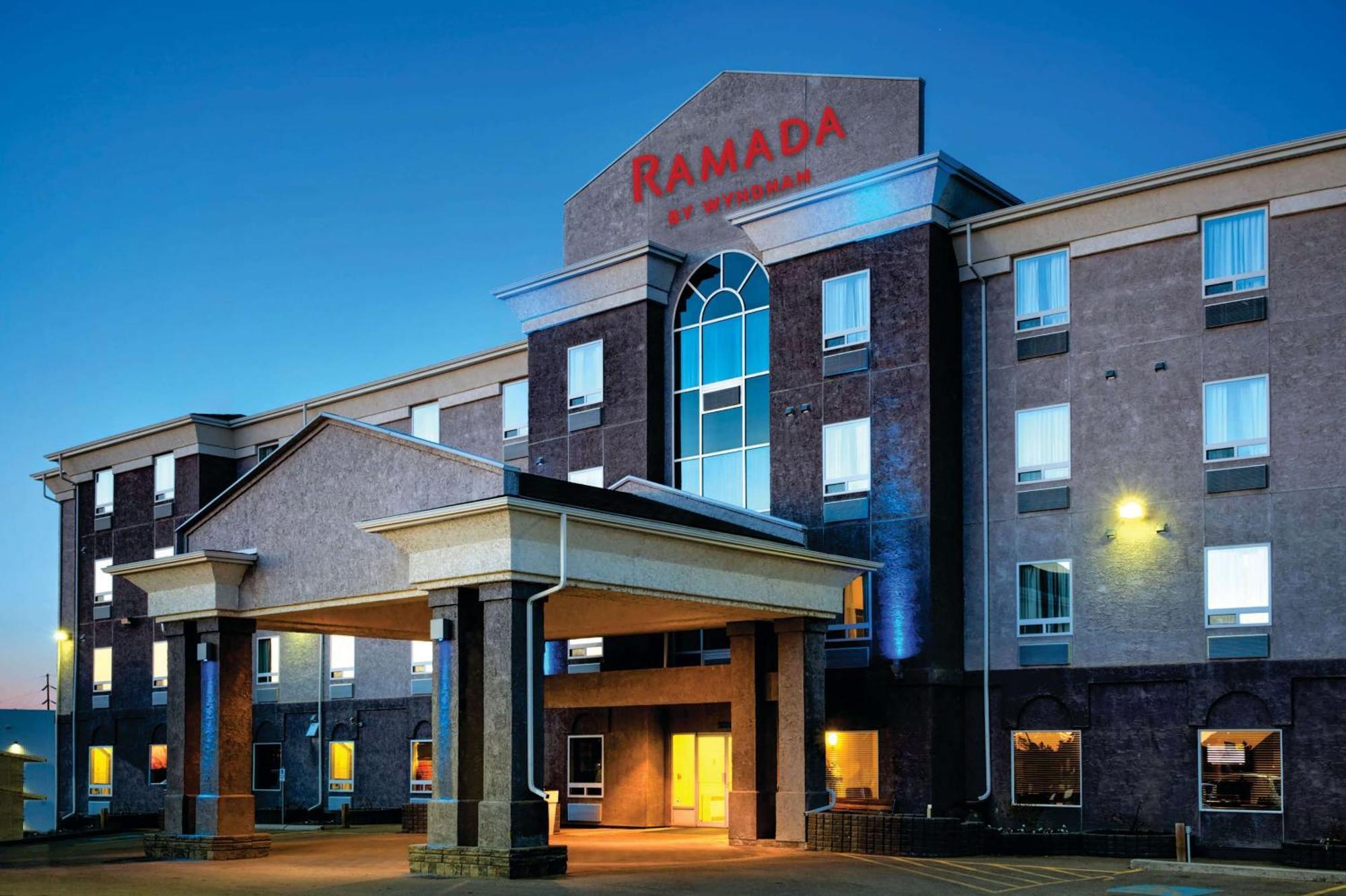 Ramada By Wyndham Prince Albert Buitenkant foto