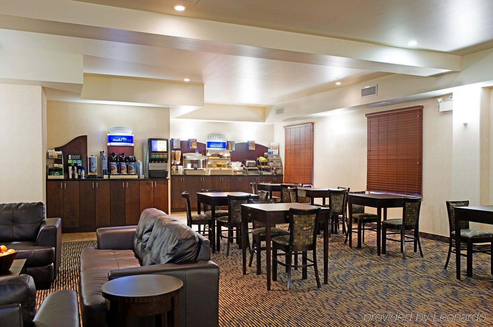Ramada By Wyndham Prince Albert Buitenkant foto