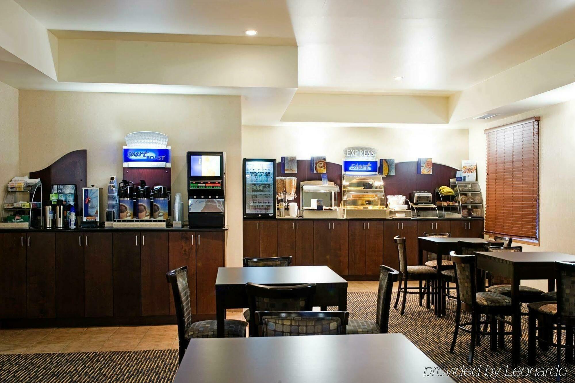Ramada By Wyndham Prince Albert Buitenkant foto