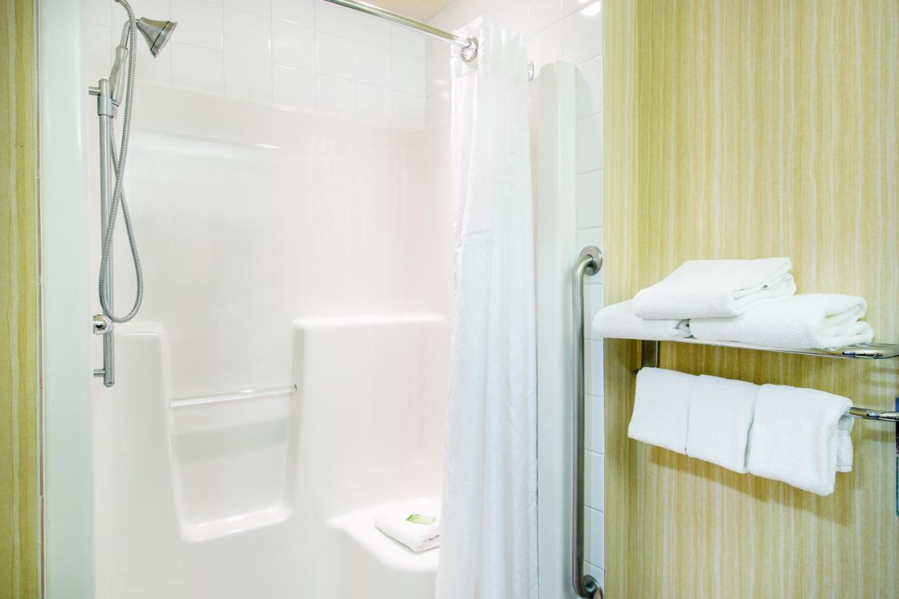 Ramada By Wyndham Prince Albert Buitenkant foto